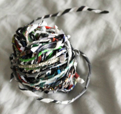 Kit's Crafts - Upcycled Magazines into yarn