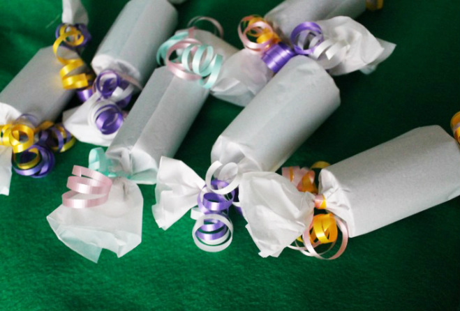 Kit's Crafts - DIY Party Poppers (w/out toilet paper rolls)